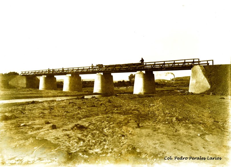 Puente sobre la rambla de Muleria del ferrocarril Herrerías- Villaricos. Col. Pedro Perales Larios.