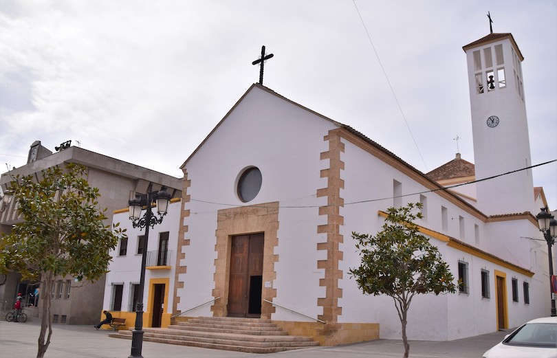 La Iglesia de la Virgen del Rosario y el barrio de Colonización -  Asociación Amigos de la Alcazaba